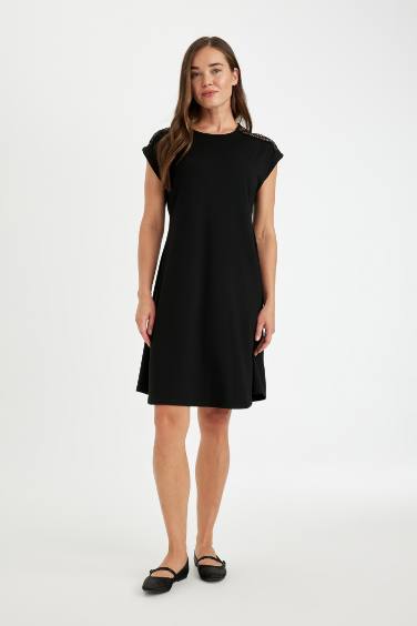 فستان ميدي بقصة A برقبة مستديرة