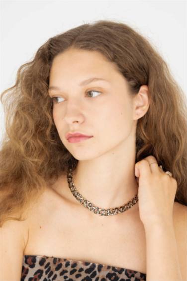 سلسلة نسائية بطبعة جلد النمر