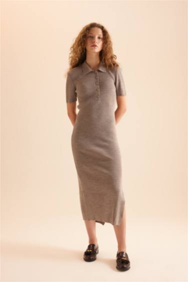 Fitted Polo Yaka Kısa Kollu Yırtmaçlı Midi Triko Elbise