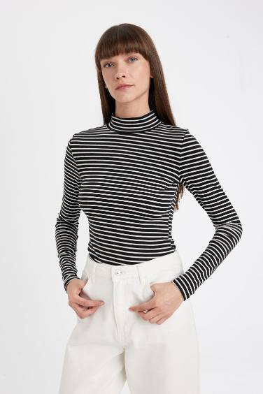 Кофта приталенного кроя с длинным рукавом