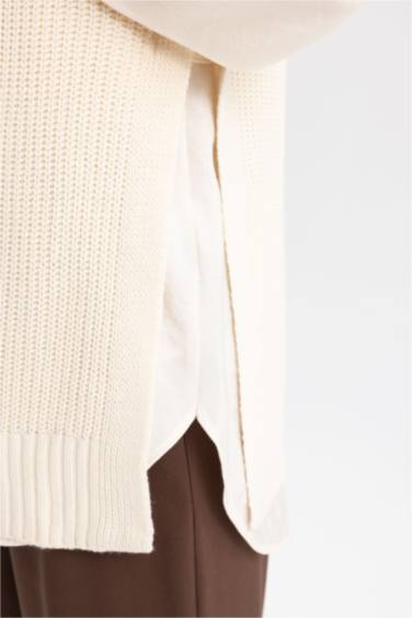 Yarım Balıkçı Yaka Basic Düz Yan Yırtmaçlı Triko Süveter