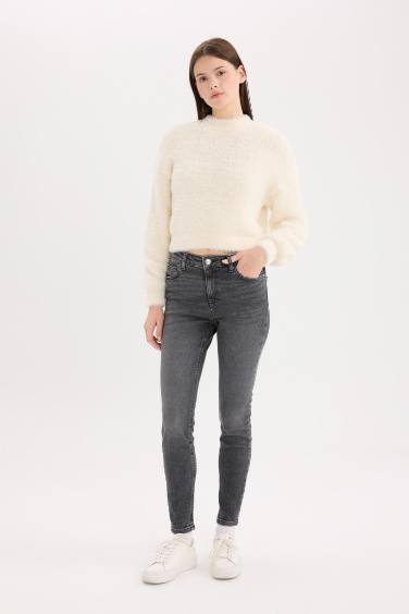 بنطرون جينز سكيني فيت برجل عادي ضيق وخصر عالي