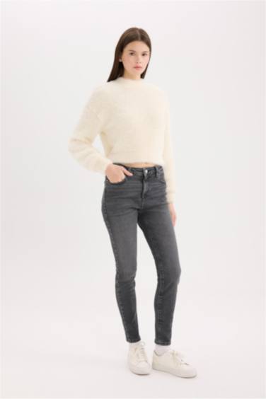 بنطرون جينز سكيني فيت برجل عادي ضيق وخصر عالي