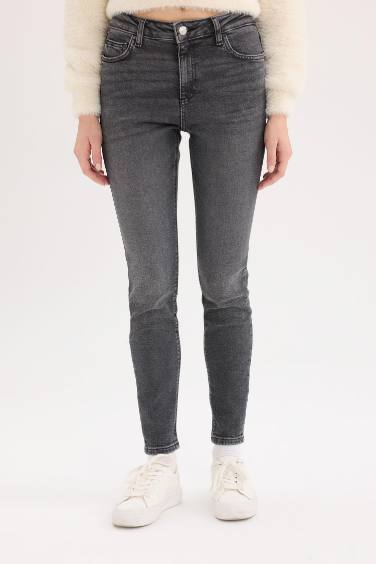 بنطرون جينز سكيني فيت برجل عادي ضيق وخصر عالي