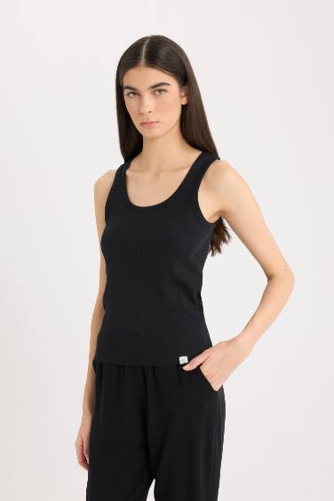 Fall in Love Round Neck Rib Basic Undershirt