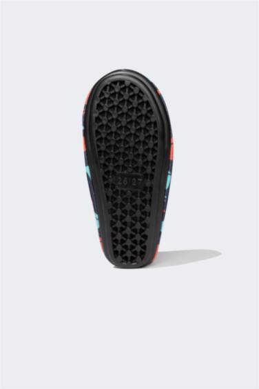 حذاء بحر ولادي بكعب مسطح