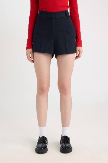 شورت قصير سليم فيت بخصر عادي