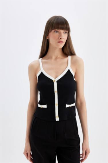 كروب توب مضلع سليم فيت بحمالات وياخة V