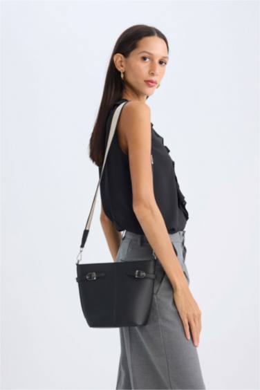 Kadın Tokalı Suni Deri Çapraz Çanta