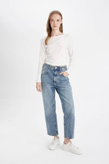 سروال جينز باجي فيت بحافة مطوية وخصر عالي