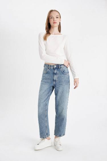 سروال جينز باجي فيت بحافة مطوية وخصر عالي