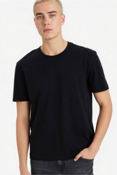 Футболка с коротким рукавом, прямого кроя, из плотной ткани с круглым вырезом