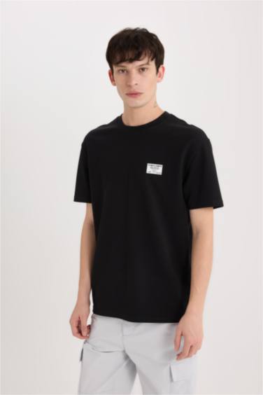 Регулярный покрой, круглый вырез, футболка с коротким рукавом из плотной ткани с принтом