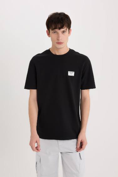 Регулярный покрой, круглый вырез, футболка с коротким рукавом из плотной ткани с принтом