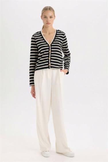 Cardigan rayé à col en V boutonné à Coupe régulière