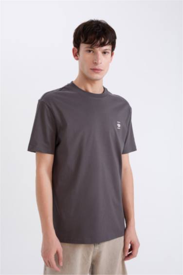 T-shirt en coton imprimé au dos à col rond et manches courtes