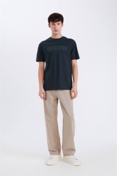 تيشيرت نص ردن بطبعة شعار قصة عادية بياخة مستديرة