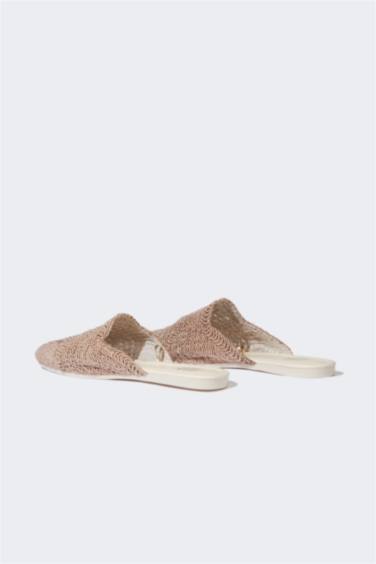 شبشب نسائي بكعب مسطح سليب أون