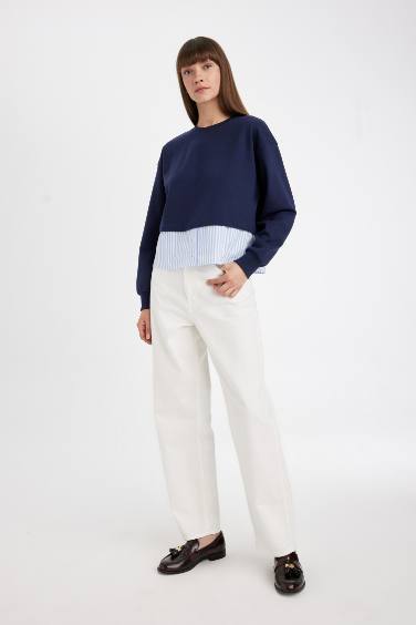 Свитшот свободного кроя с круглым вырезом