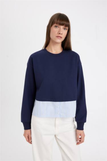 Свитшот свободного кроя с круглым вырезом