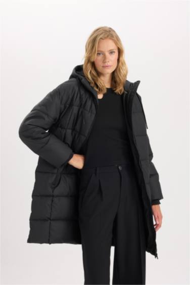 قمصلة نفخ قصة عادية بغطاء للرأس