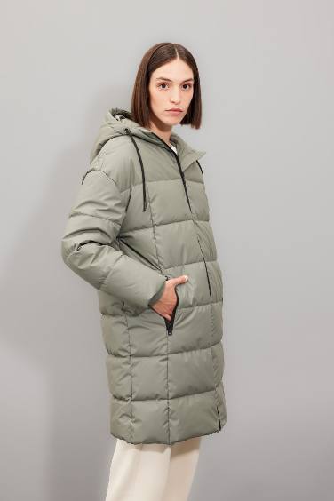 Regular Fit Kapüşonlu Fermuarlı Cepli Parka