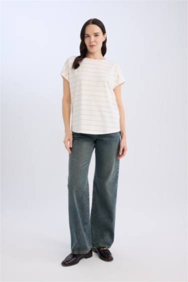 تيشيرت نص كم قصة عادية برقبة مستديرة