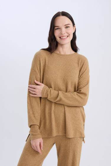 Regular Fit Bisiklet Yaka Fitilli Kaşkorse Yırtmaçlı Uzun Kollu Tişört