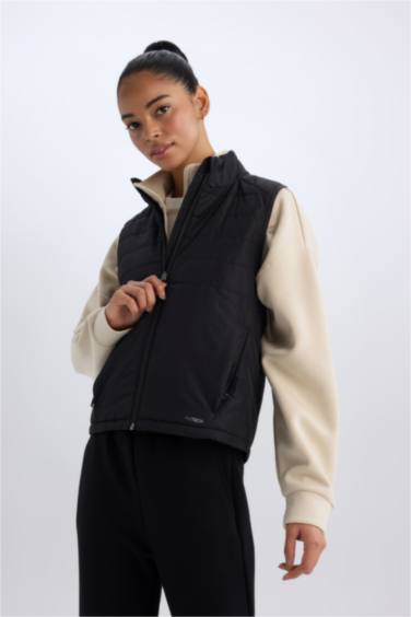 Водоотталкивающая спортивная жилетка на молнии регулярного кроя