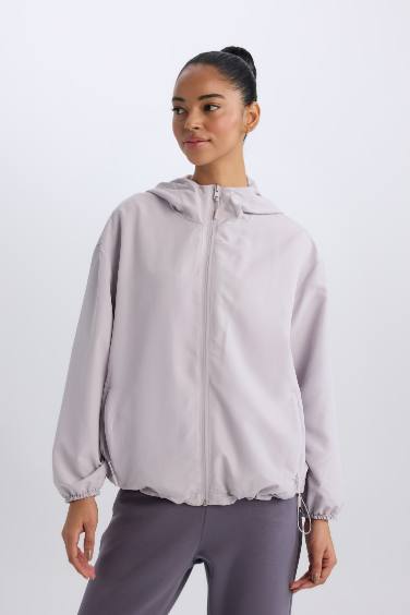 قصة عادية بغطاء للرأس طارد للماء