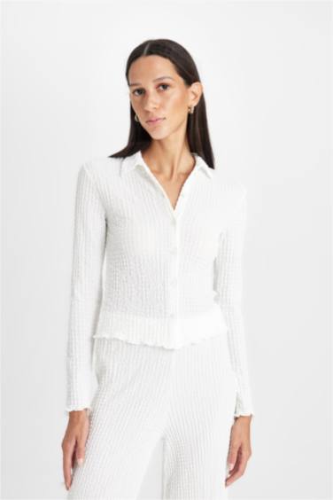 Кофта приталенного кроя с воротником поло