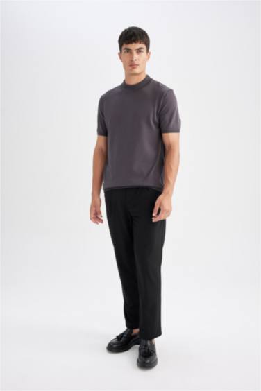 Футболка стандартного кроя с круглым вырезом