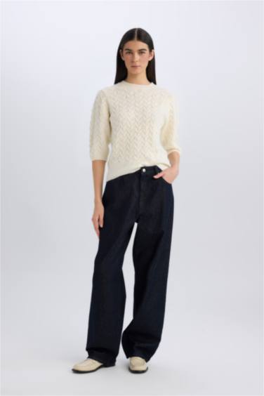 بلوفر تريكو نص كم قصة عادية برقبة مستديرة