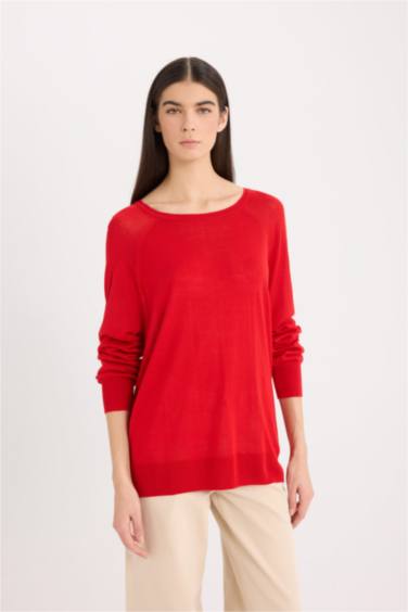 Свитер стандартного кроя с круглым вырезом