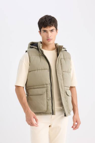 Gilet doudoune avec capuche à fermeture zip et poches