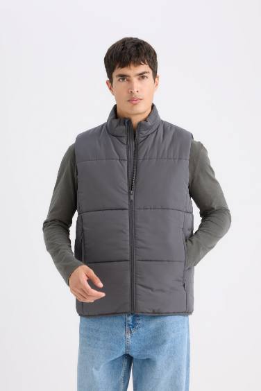 Regular Fit Dik Yaka Fermuarlı Cepli Şişme Yelek