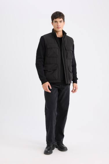 فيست بامب أسود قصة عادية بياقة عالية