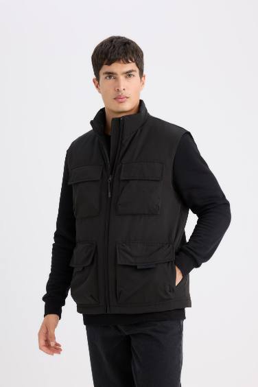 فيست بامب أسود قصة عادية بياقة عالية