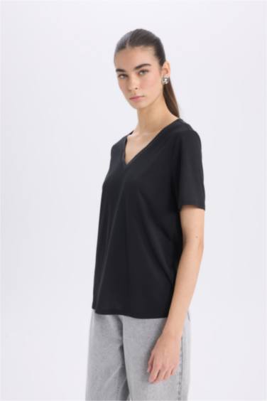 تيشيرت كاجوال نص ردن قصة مريحة بياخة V