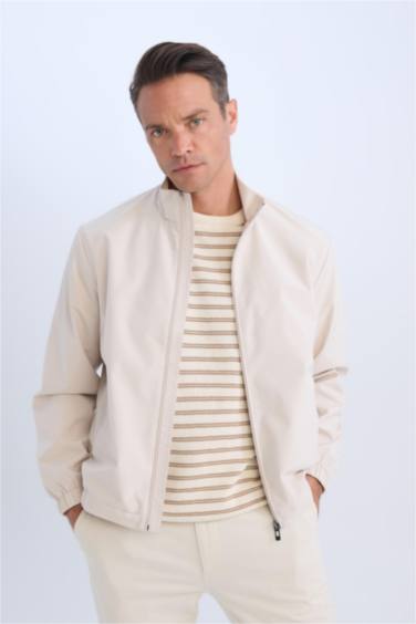 Regular Fit Dik Yaka Fermuarlı Cepli Mevsimlik Baharlık Mont