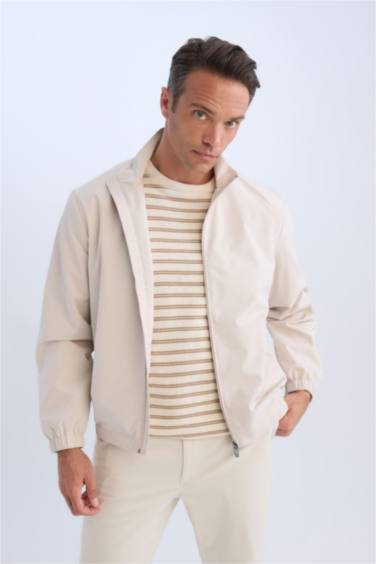 Regular Fit Dik Yaka Fermuarlı Cepli Mevsimlik Baharlık Mont