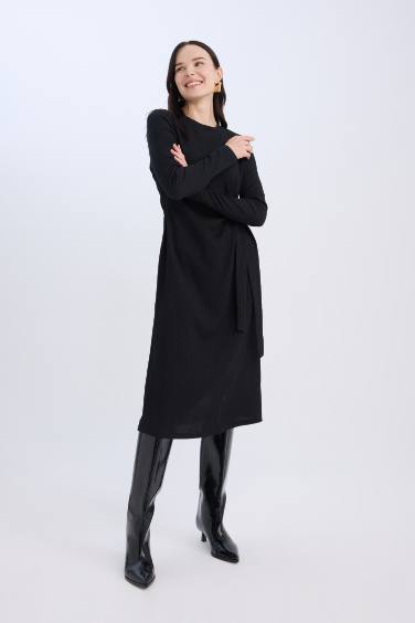 فستان نص كم القماش المنسوج قصة عادية بياقة مستديرة