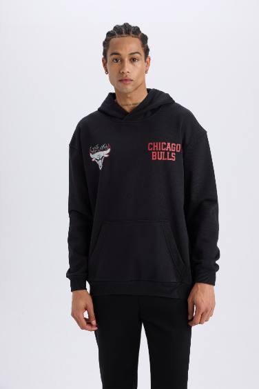 DeFactoFit NBA Chicago Bulls Boxy Fit Kapüşonlu Sırt Baskıllı Kalın Sweatshirt