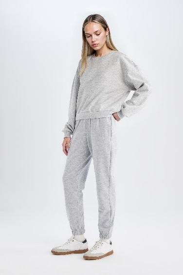 Джоггеры базовые с карманами с манжетами
