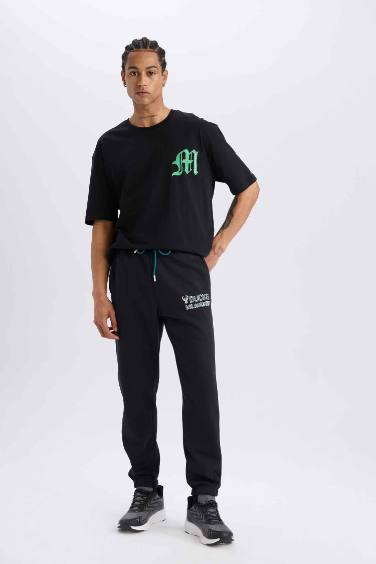 Standard Fit NBA Milwaukee Bucks Licensed Thick Sweatshirt Fabric Jogger