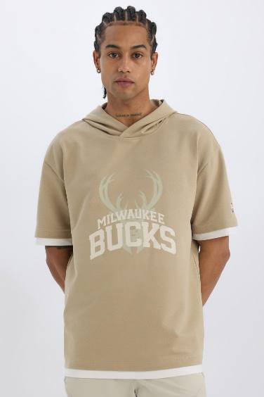 DeFactoFit NBA Milwaukee Bucks Oversize Geniş Kalıp Kapüşonlu Sırt Baskılı Kısa Kollu Tişört