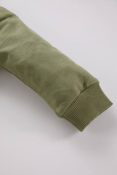 طقم بيبي اولادي سويت شيرت وسويت بانتس بطبعة شعار - قطعتين