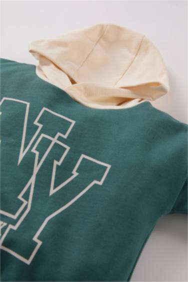 طقم بيبي اولادي سويت شيرت وسويت بانتس بطبعة شعار قصة عادية - قطعتين