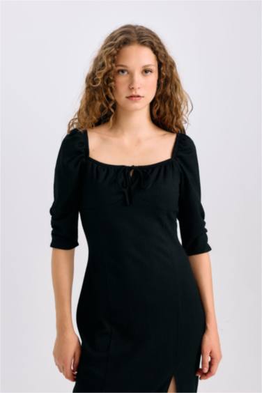 Платье миди с квадратным вырезом и рукавами 3/4