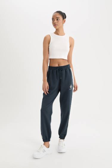 DeFactoFit стандартные джоггеры с карманами на завязках и принтом